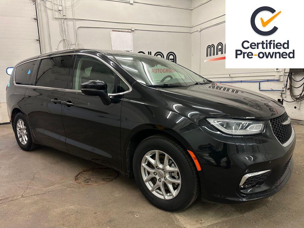 2023 Chrysler Pacifica Touring L's photo