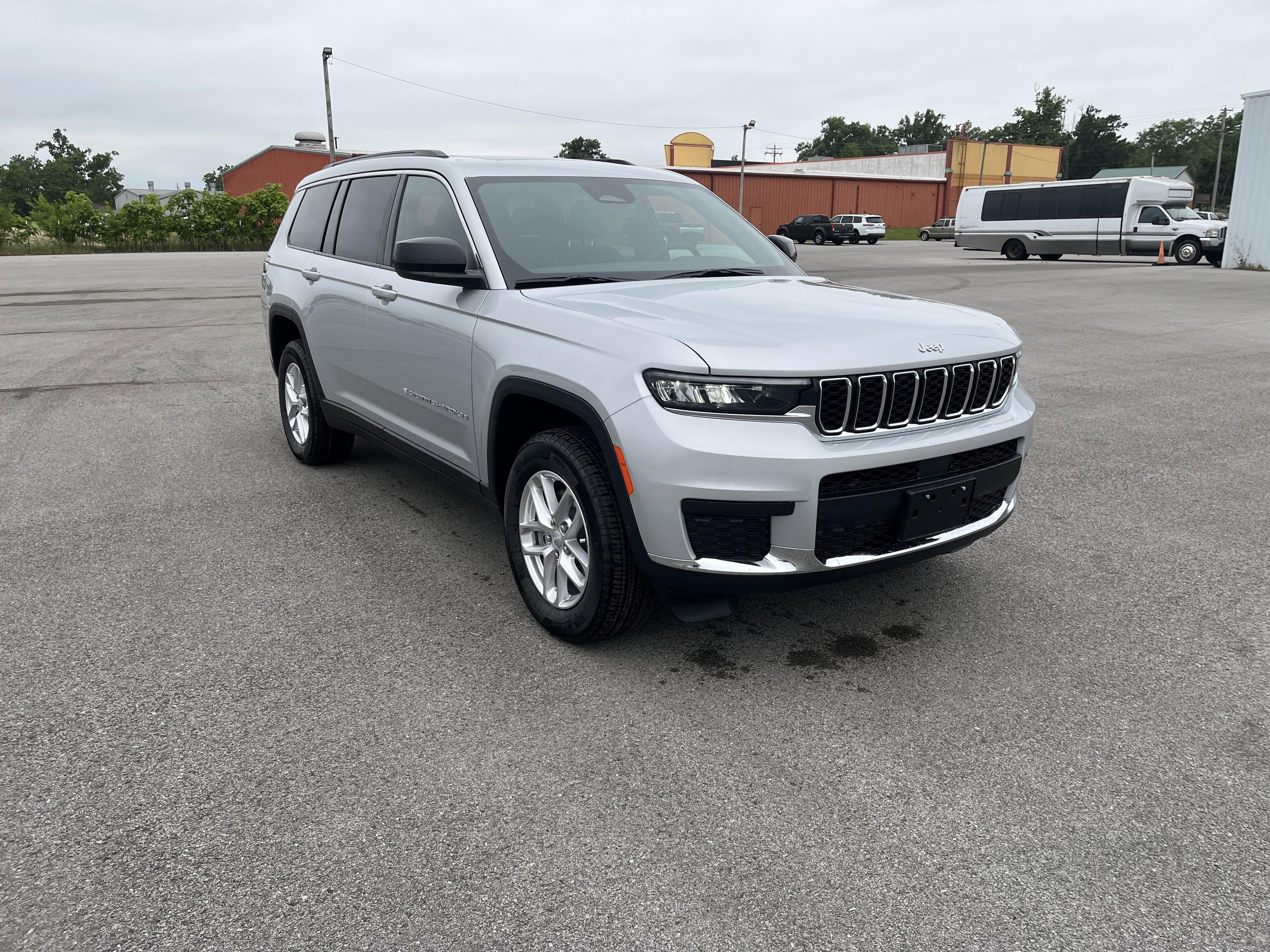 2026 Jeep Grand Cherokee L Laredo X 4x4's photo
