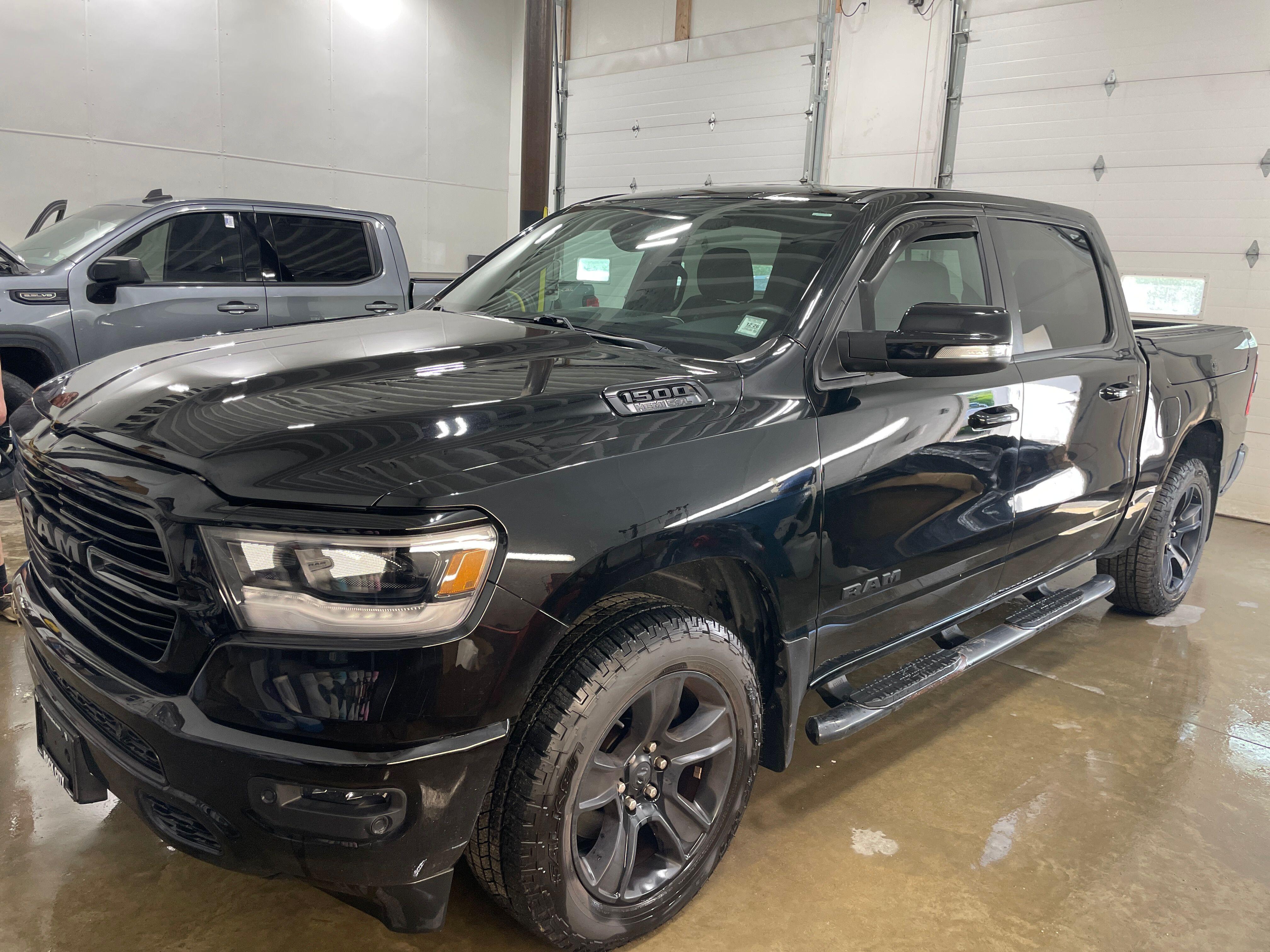 2020 RAM 1500 Big Horn/Lone Star 4x4 Crew Cab 5'7's photo