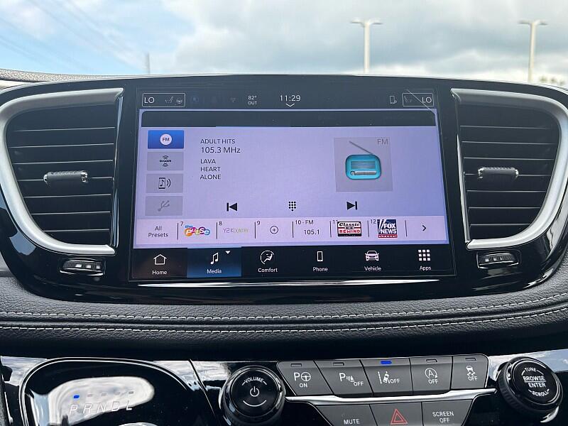 2025 Chrysler Pacifica Select - Photo 13