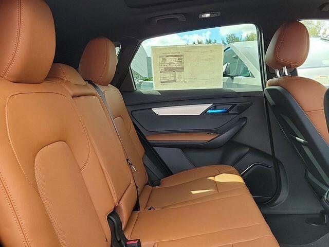 2025 VinFast VF 8 Plus - Photo 9