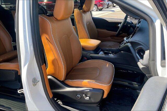 2023 Chrysler Pacifica Hybrid Pinnacle - Photo 6
