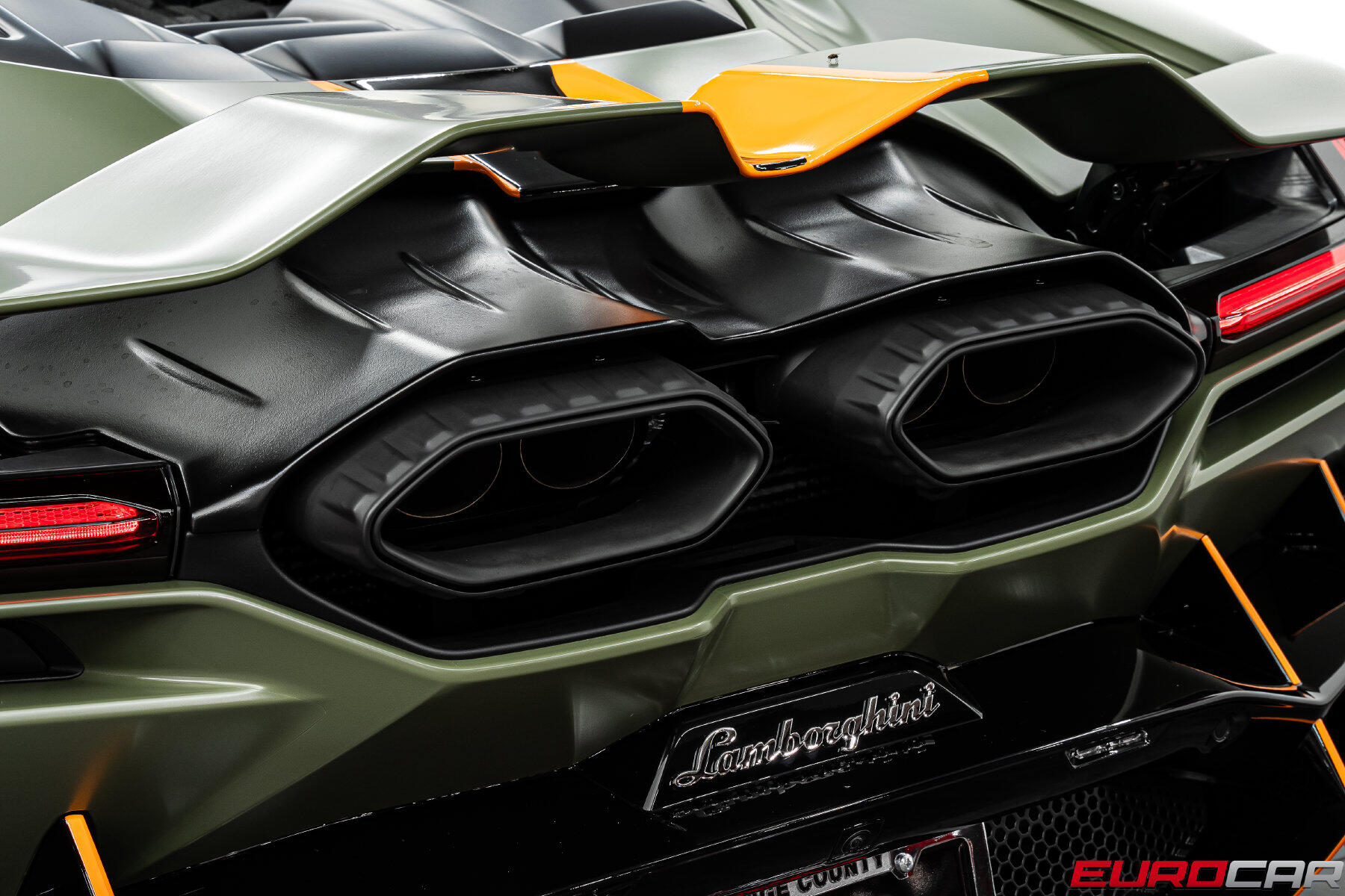 2025 Lamborghini Revuelto *SPECIAL FACTORY PAINT * RARE INTERIOR COLOR*Image 28
