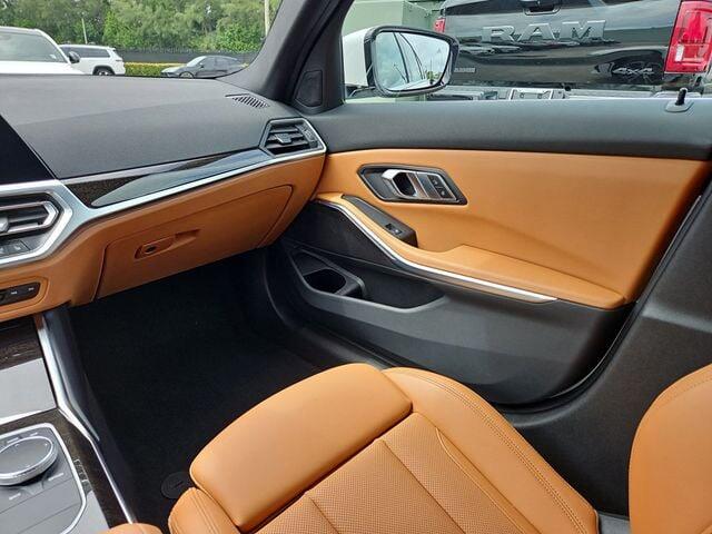 2022 BMW 3 Series 330i - Photo 17