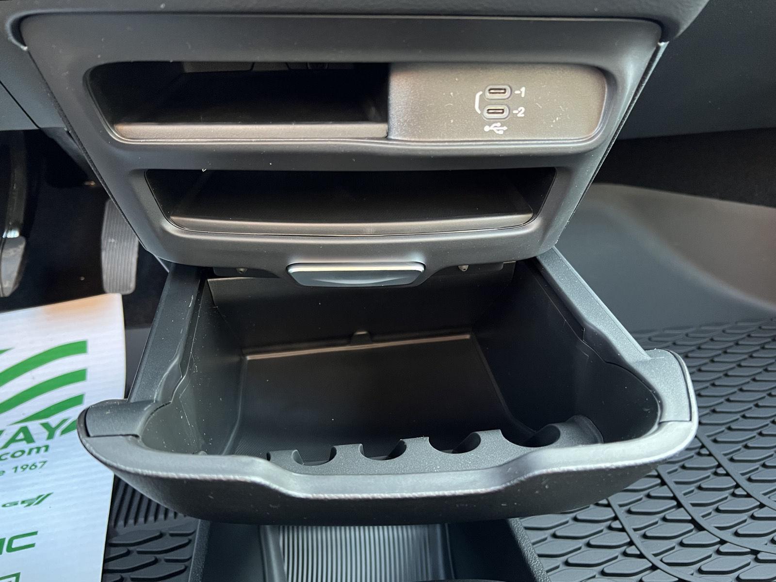 2026 Chrysler Voyager LX - Photo 28