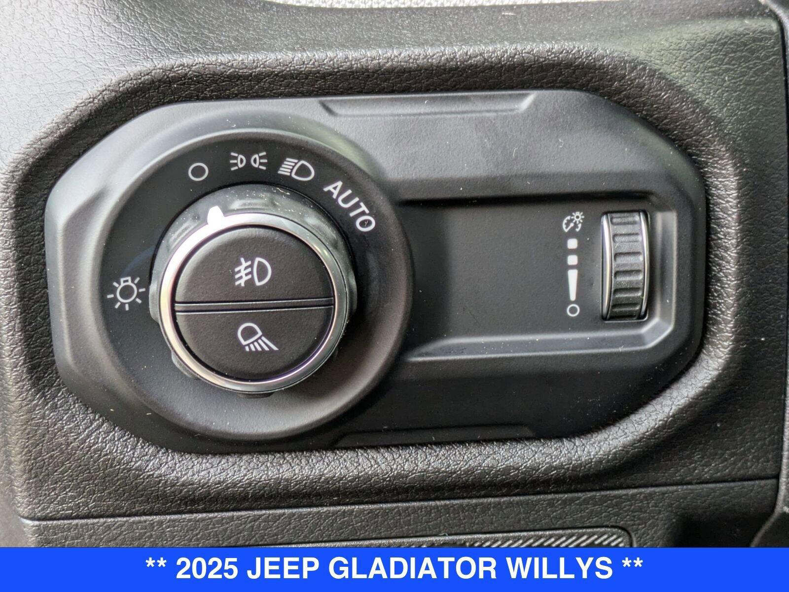 2025 Jeep Gladiator Willys - Photo 13