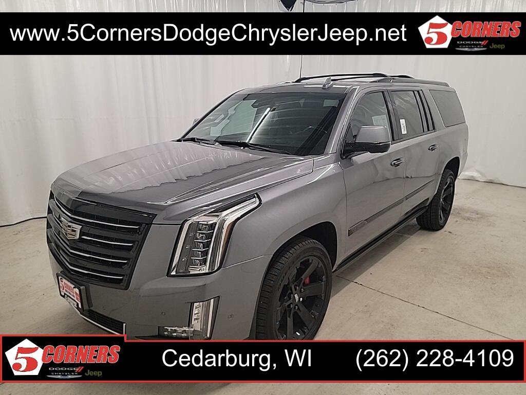 Used 2018 Cadillac Escalade ESV Platinum with VIN 1GYS4KKJ7JR215588 for sale in Cedarburg, WI