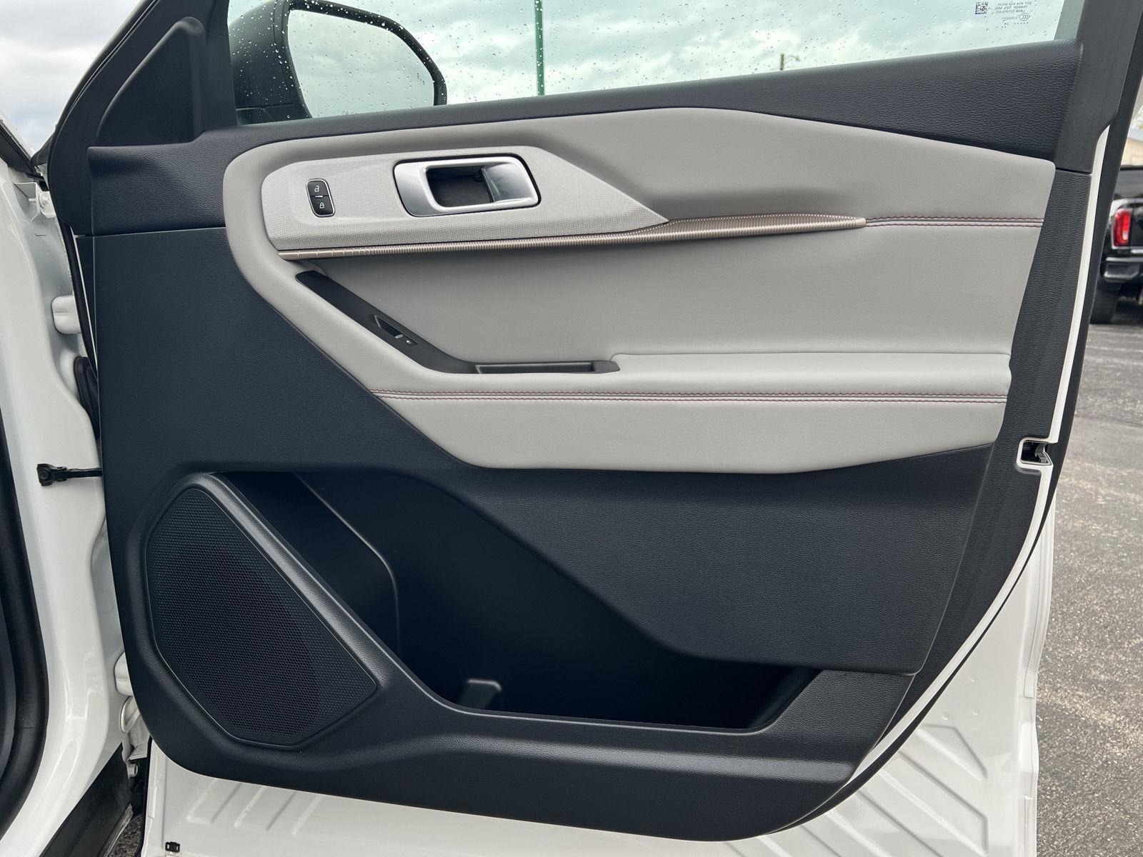 2025 Ford Explorer Active - Photo 15
