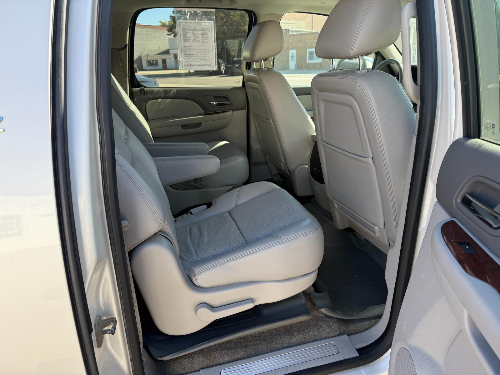 2012 Chevrolet Suburban LTZ - Photo 14