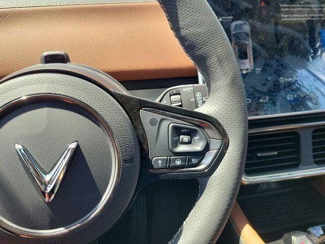 2025 VinFast VF 8 Plus - Photo 12