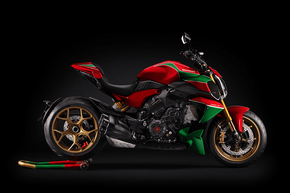 2027 Ducati Diavel V4 RS 100