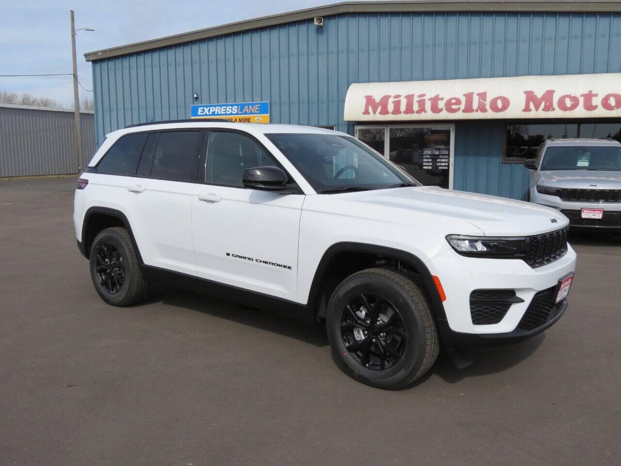 Used 2025 Jeep Grand Cherokee Altitude with VIN 1C4RJHAGXS8653731 for sale in Fairmont, Minnesota