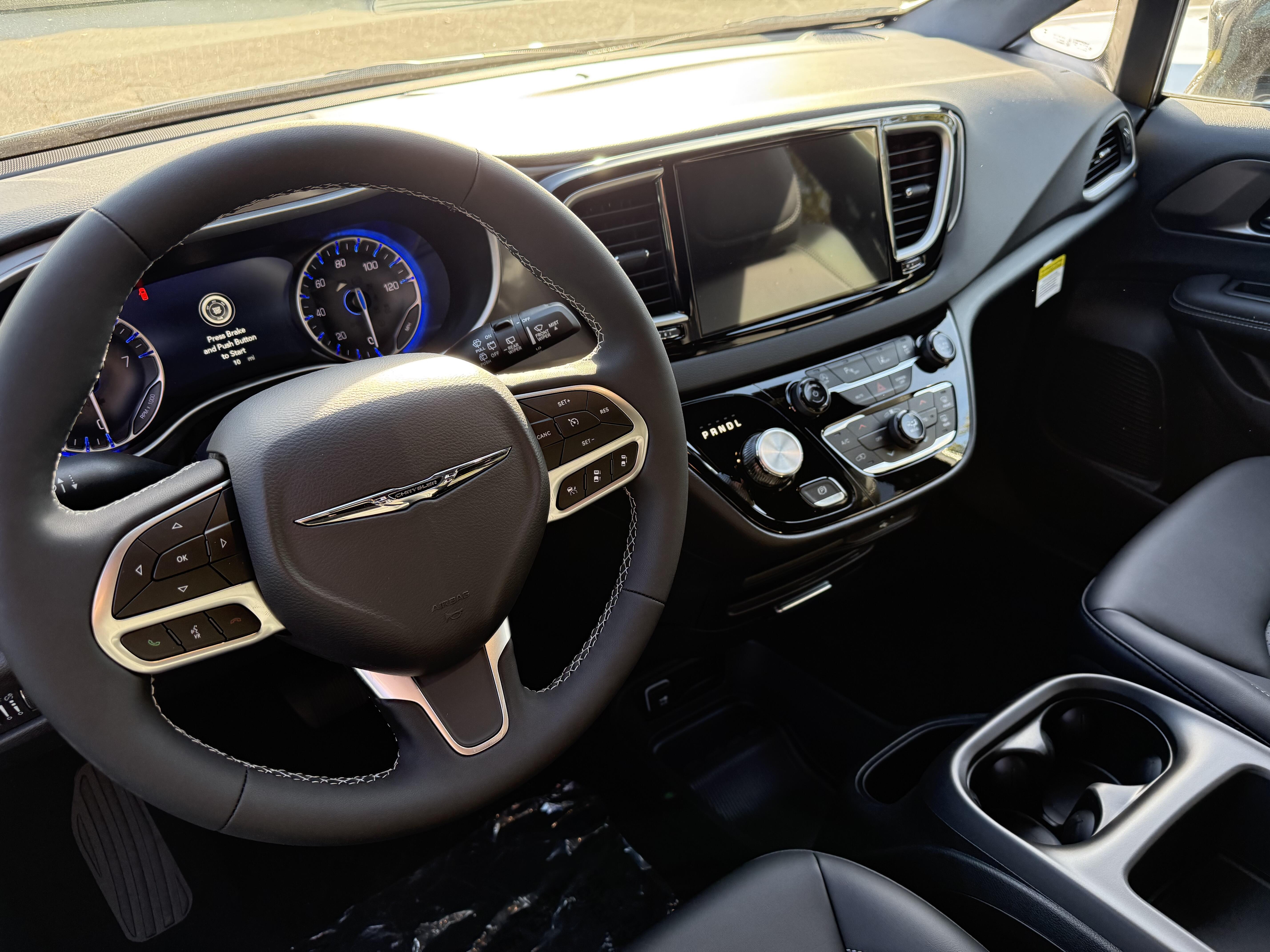 2026 Chrysler Voyager LX - Photo 7
