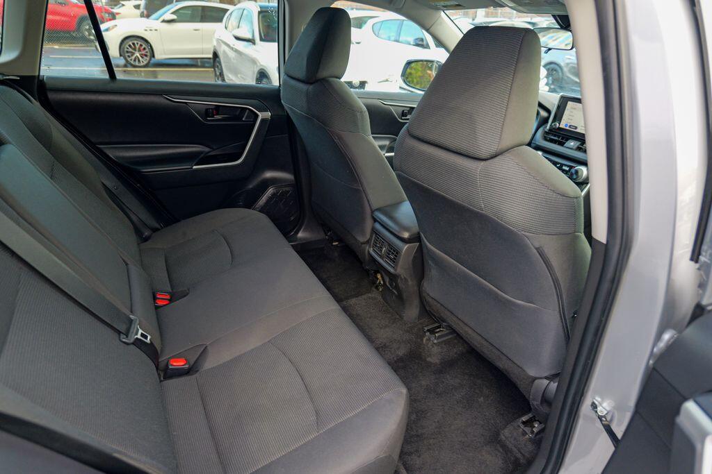 2024 Toyota RAV4 LE - Photo 27