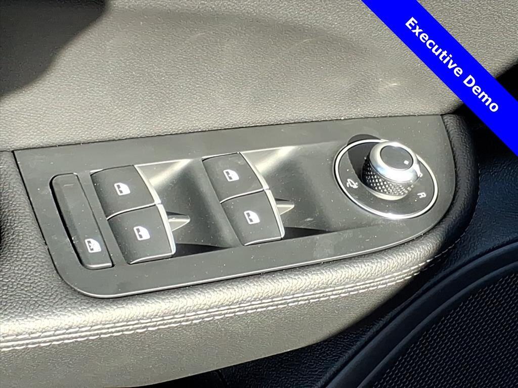 2025 Alfa Romeo Giulia Base - Photo 16