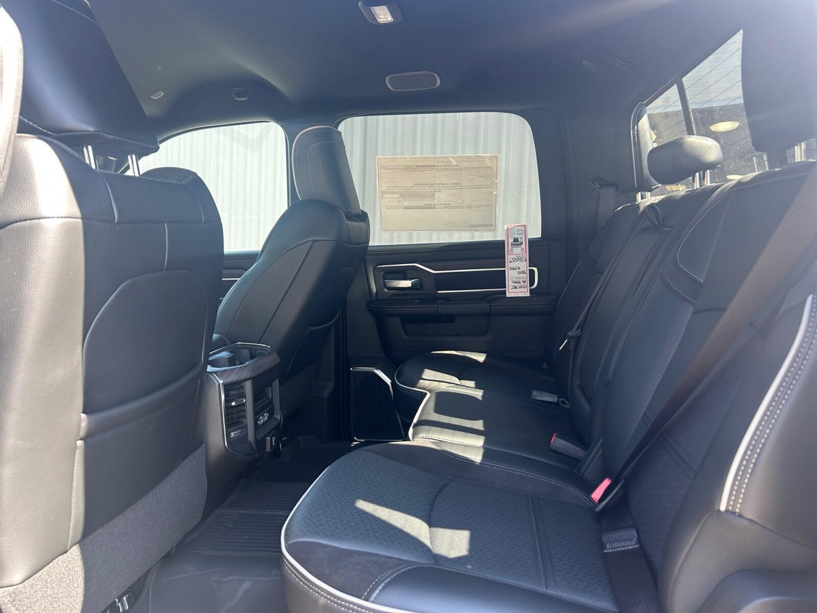 2026 RAM 3500 Laramie - Photo 17
