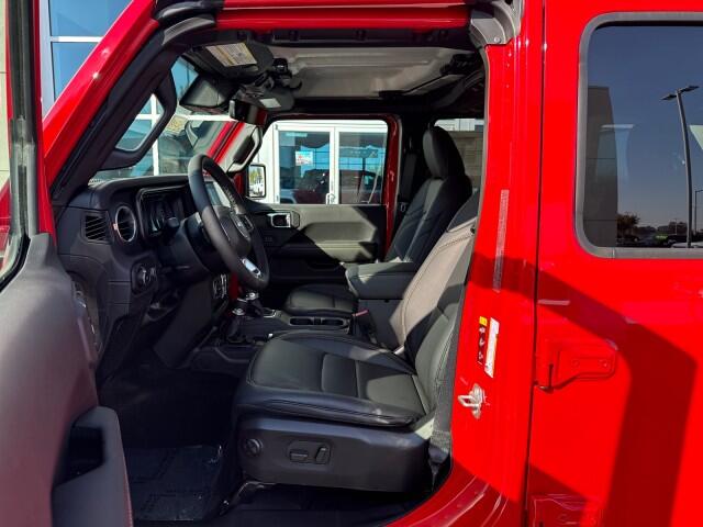 2025 Jeep Wrangler 4-Door Sahara - Photo 10
