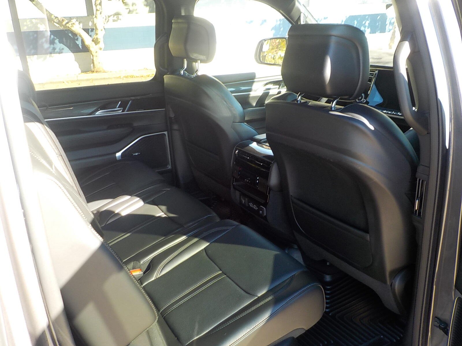 2022 Jeep Wagoneer Series I - Photo 14