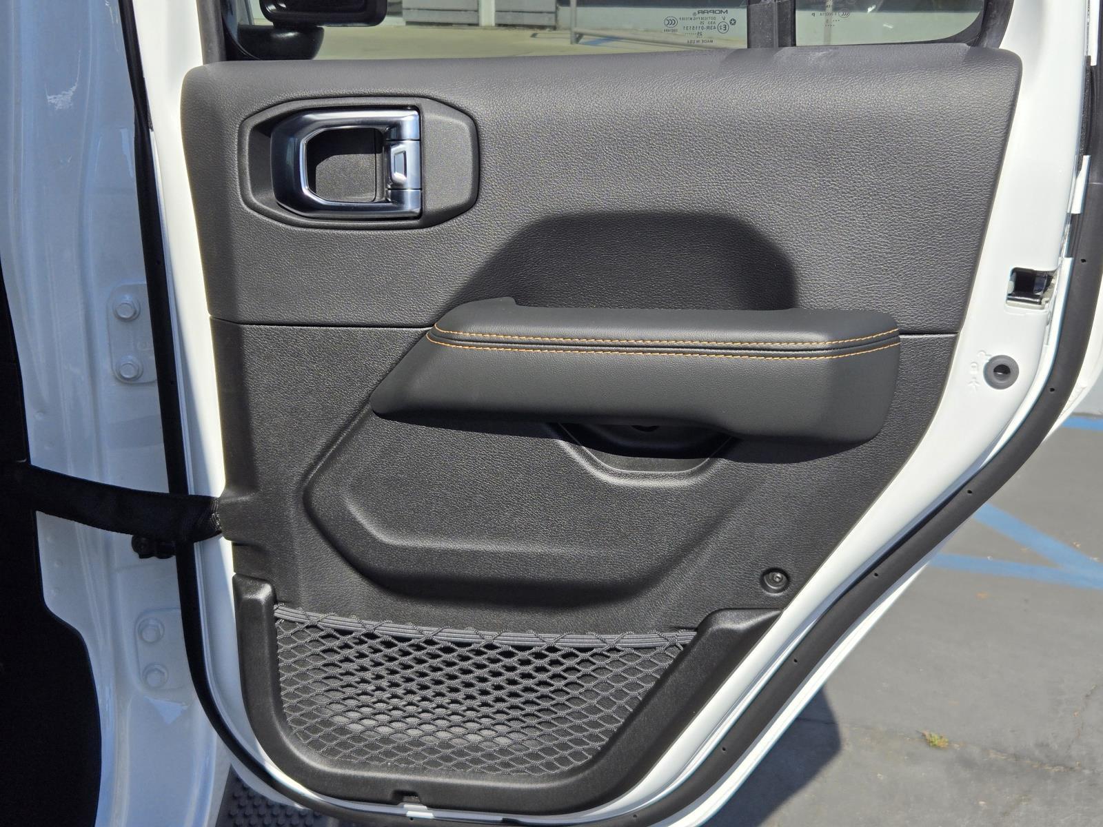 2025 Jeep Wrangler 4-Door Sahara - Photo 34