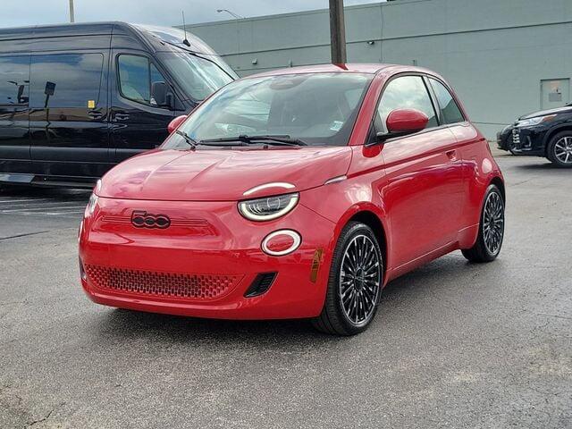 2024 FIAT 500e Base