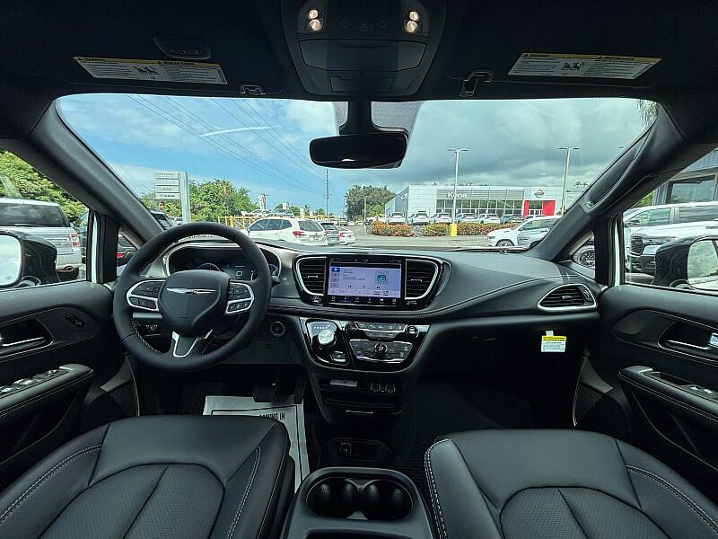 2025 Chrysler Pacifica Select - Photo 18
