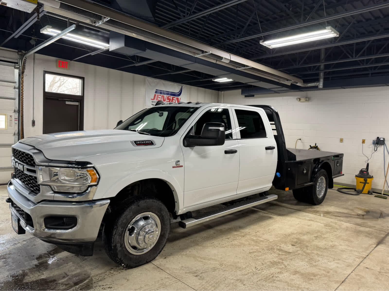 2024 RAM 3500 Chassis Tradesman Crew Cab LB DRW 4WD