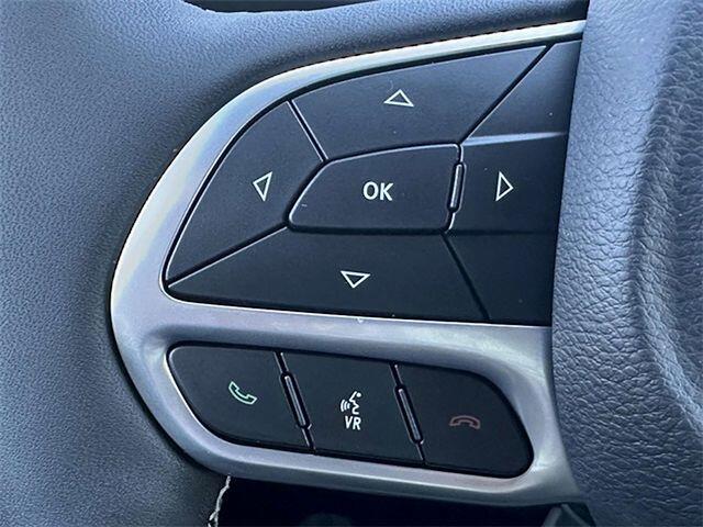 2025 Chrysler Pacifica Select - Photo 11