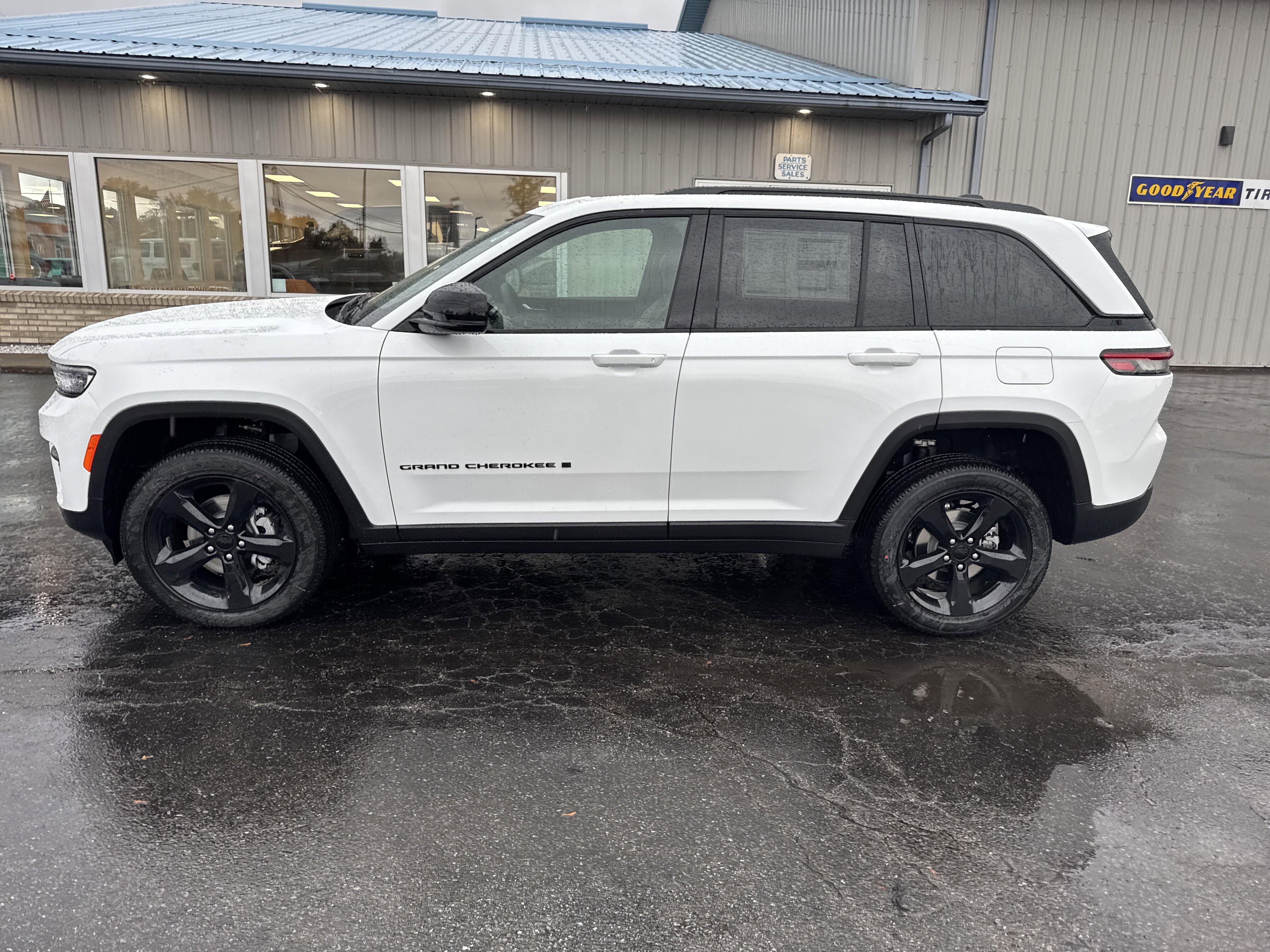 2025 Jeep Grand Cherokee Altitude's photo