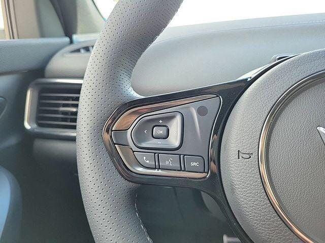 2025 VinFast VF 8 Eco - Photo 21