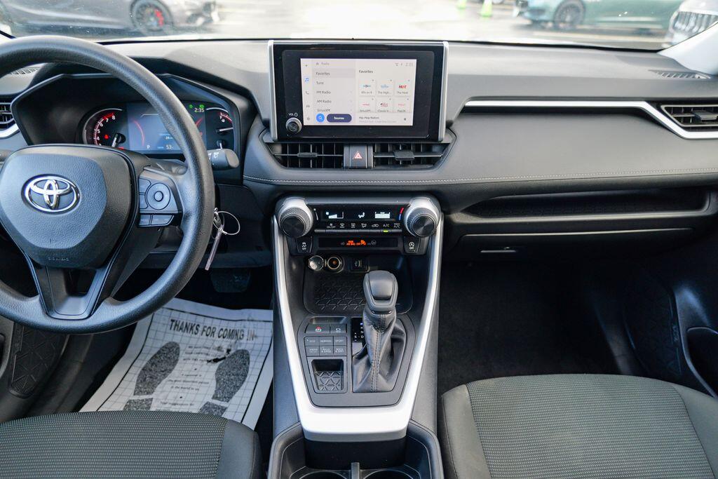 2024 Toyota RAV4 LE - Photo 39