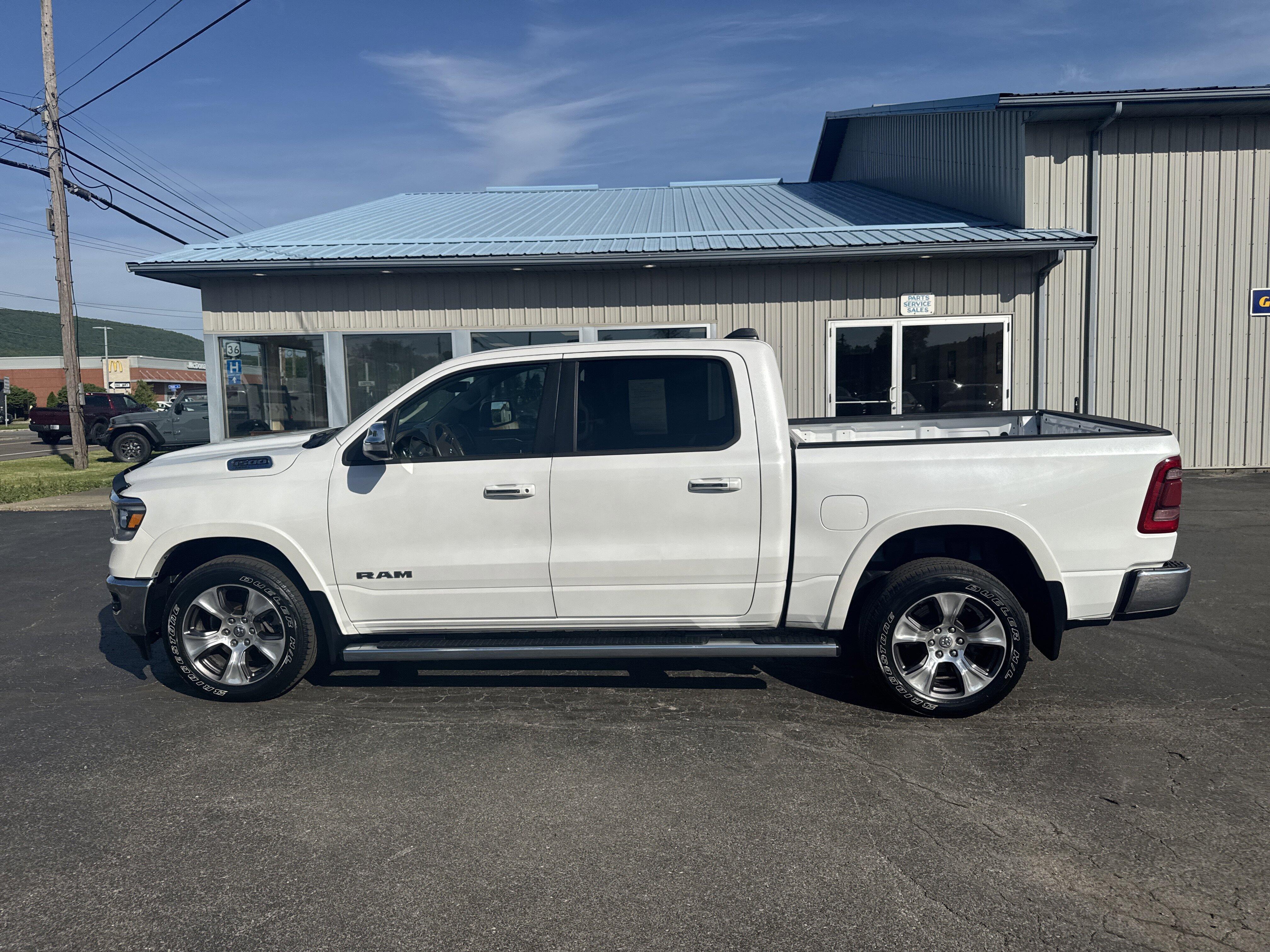 2022 RAM 1500 Laramie 4x4 Crew Cab 5'7's photo