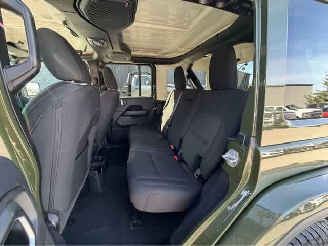 2023 Jeep Wrangler 4-Door Sahara - Photo 22