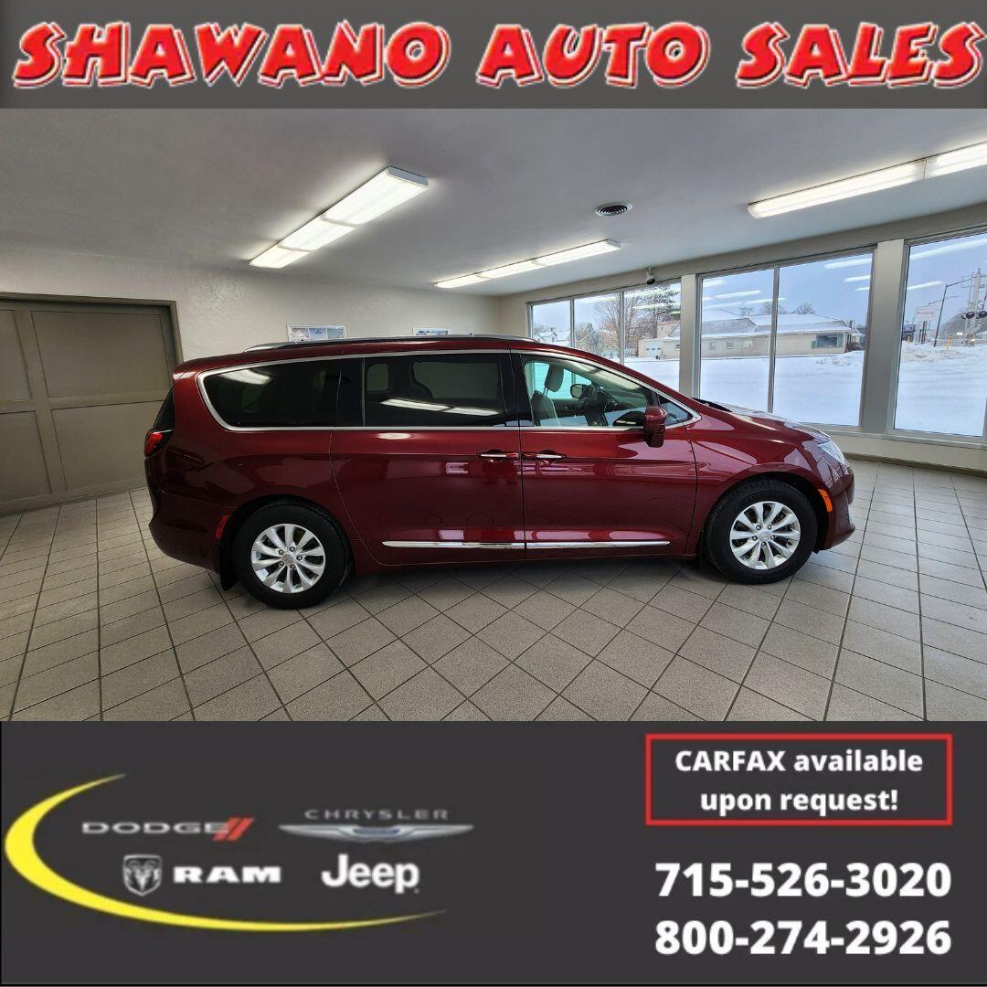 2018 Chrysler Pacifica Touring L's photo