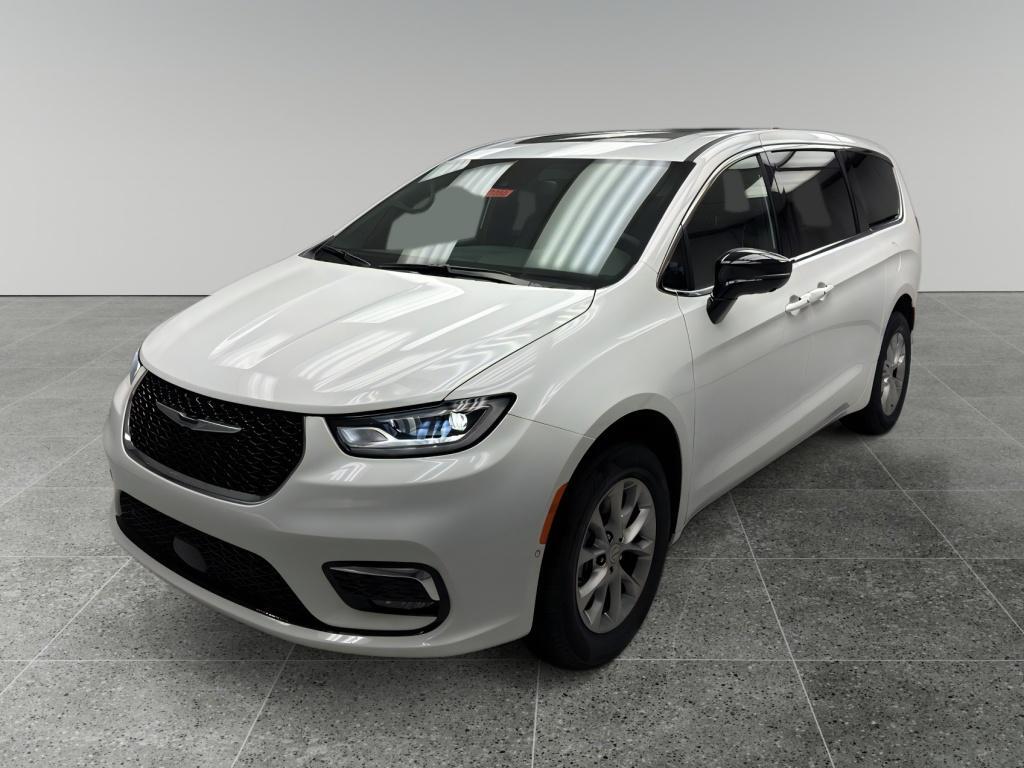 2026 Chrysler Pacifica Limited's photo