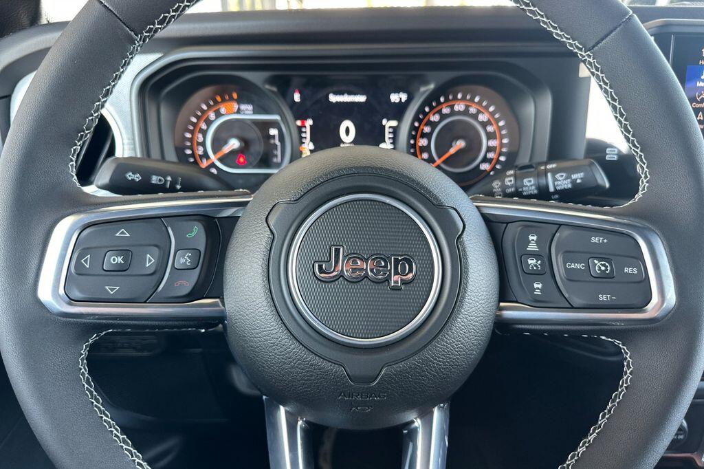 2025 Jeep Wrangler 4-Door Sahara - Photo 20