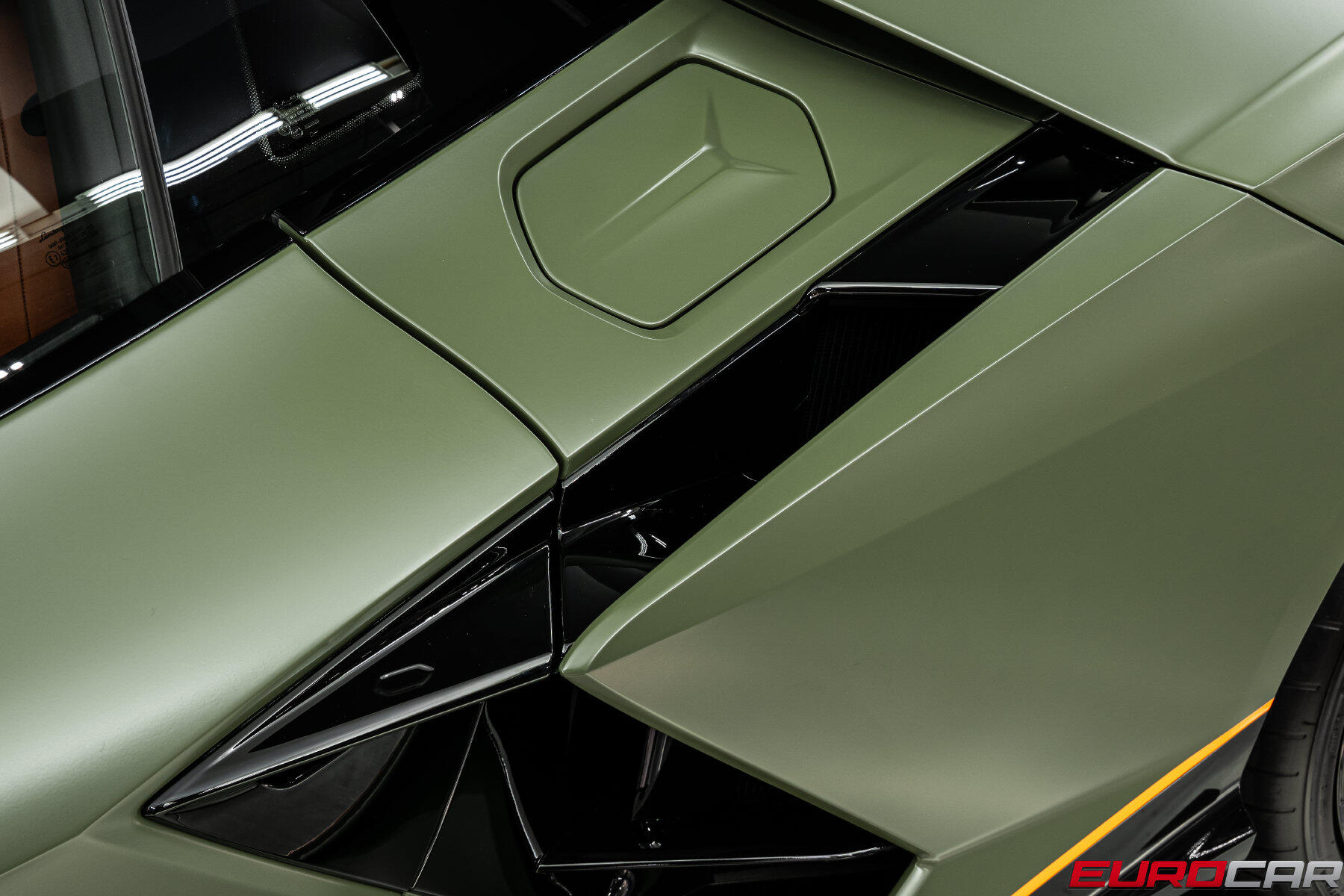 2025 Lamborghini Revuelto *SPECIAL FACTORY PAINT * RARE INTERIOR COLOR*Image 17