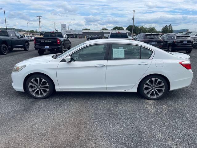 Used 2015 Honda Accord Sport with VIN 1HGCR2F52FA093769 for sale in Prairie du Chien, WI