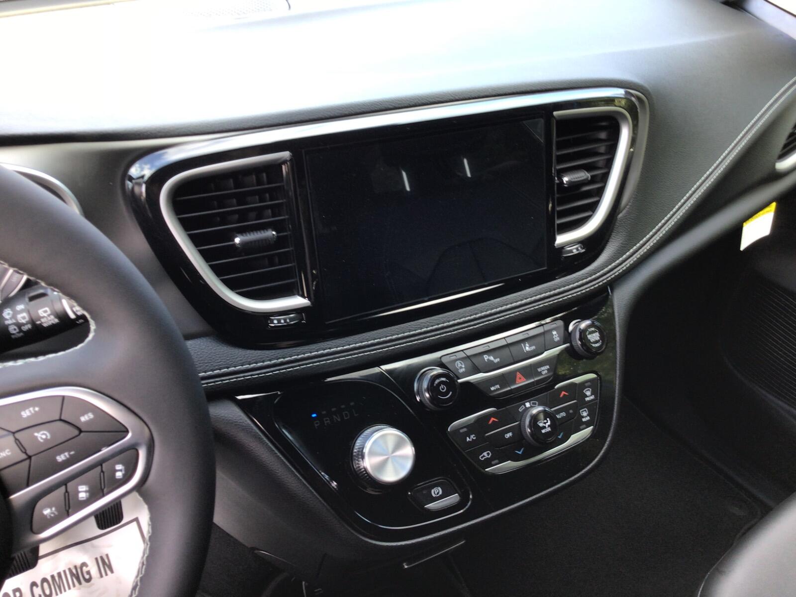 2027 Chrysler Pacifica Select - Photo 12
