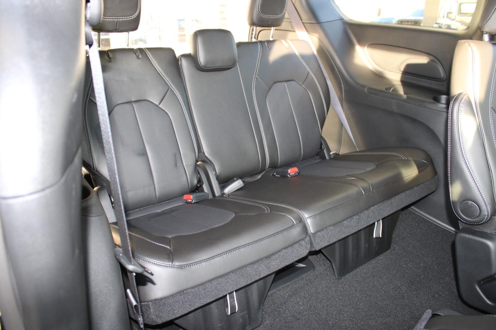 2026 Chrysler Pacifica Select - Photo 25