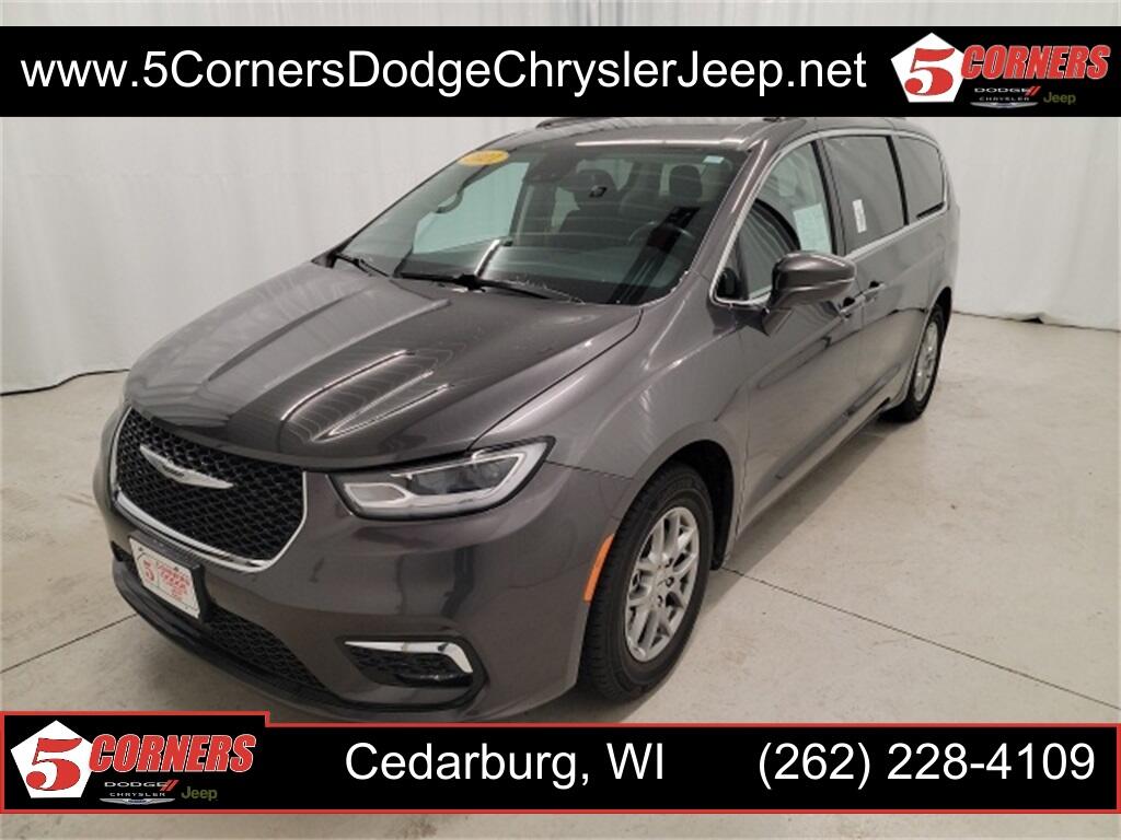 Used 2021 Chrysler Pacifica Touring with VIN 2C4RC1FGXMR503569 for sale in Cedarburg, WI