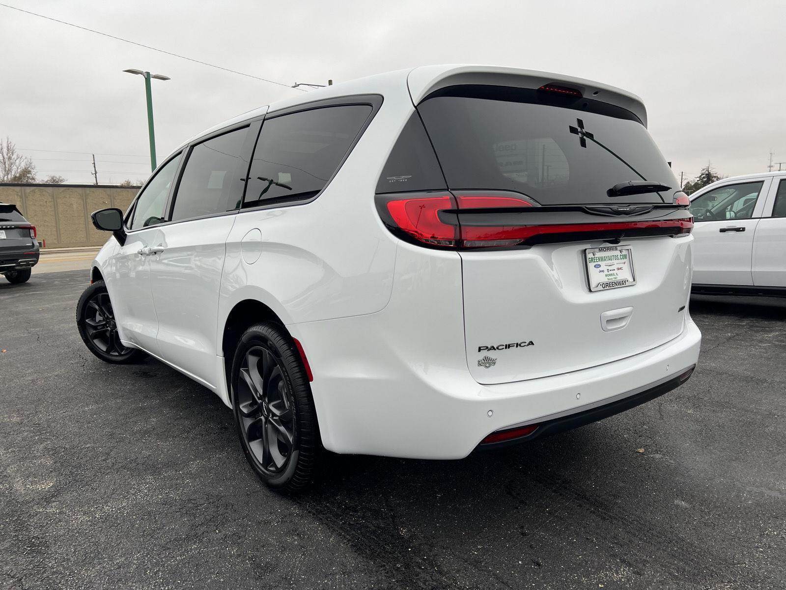2026 Chrysler Pacifica Select - Photo 9