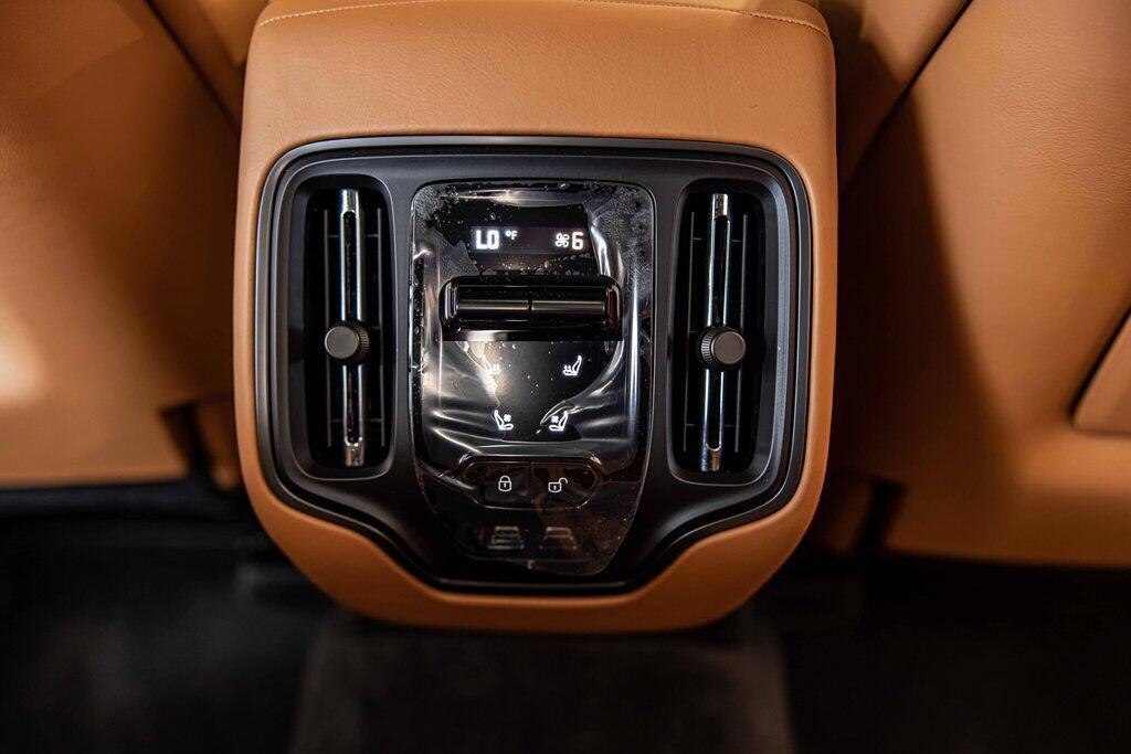 2026 Aston Martin DBX 707 - Photo 36