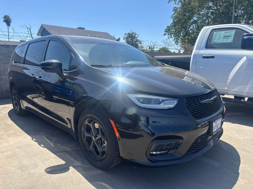 2023 Chrysler Pacifica Hybrid Touring L Hybrid's photo