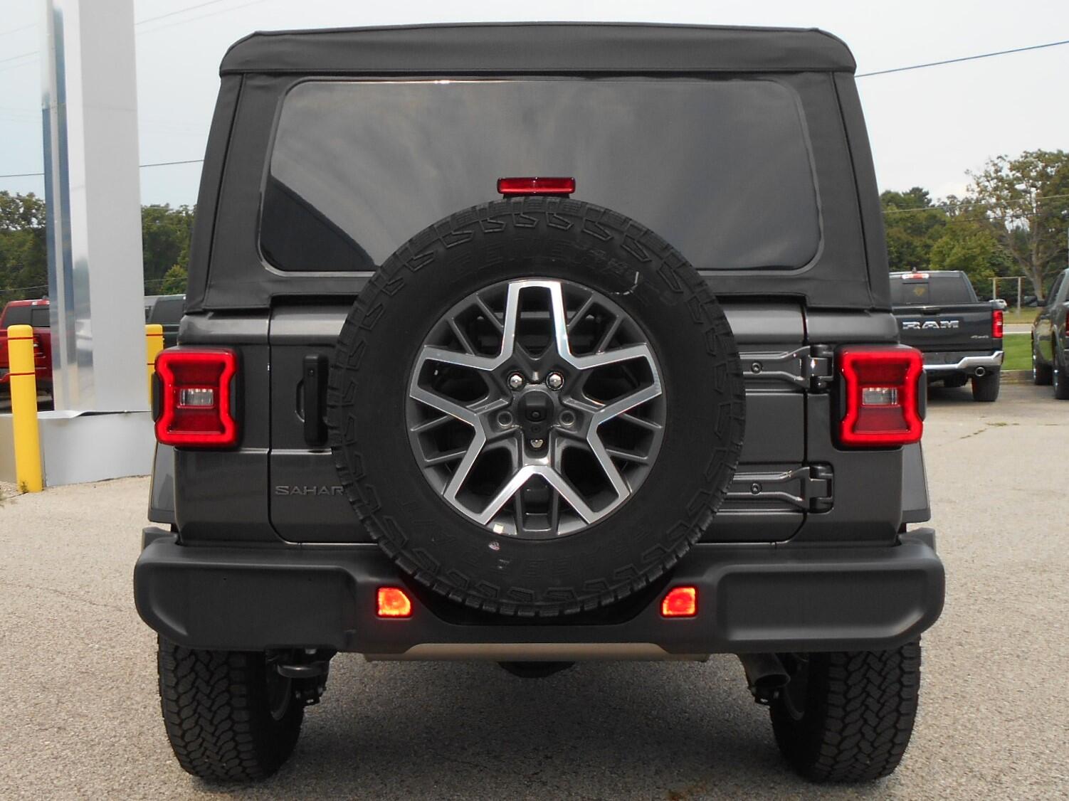2025 Jeep Wrangler 4-Door Sahara - Photo 25