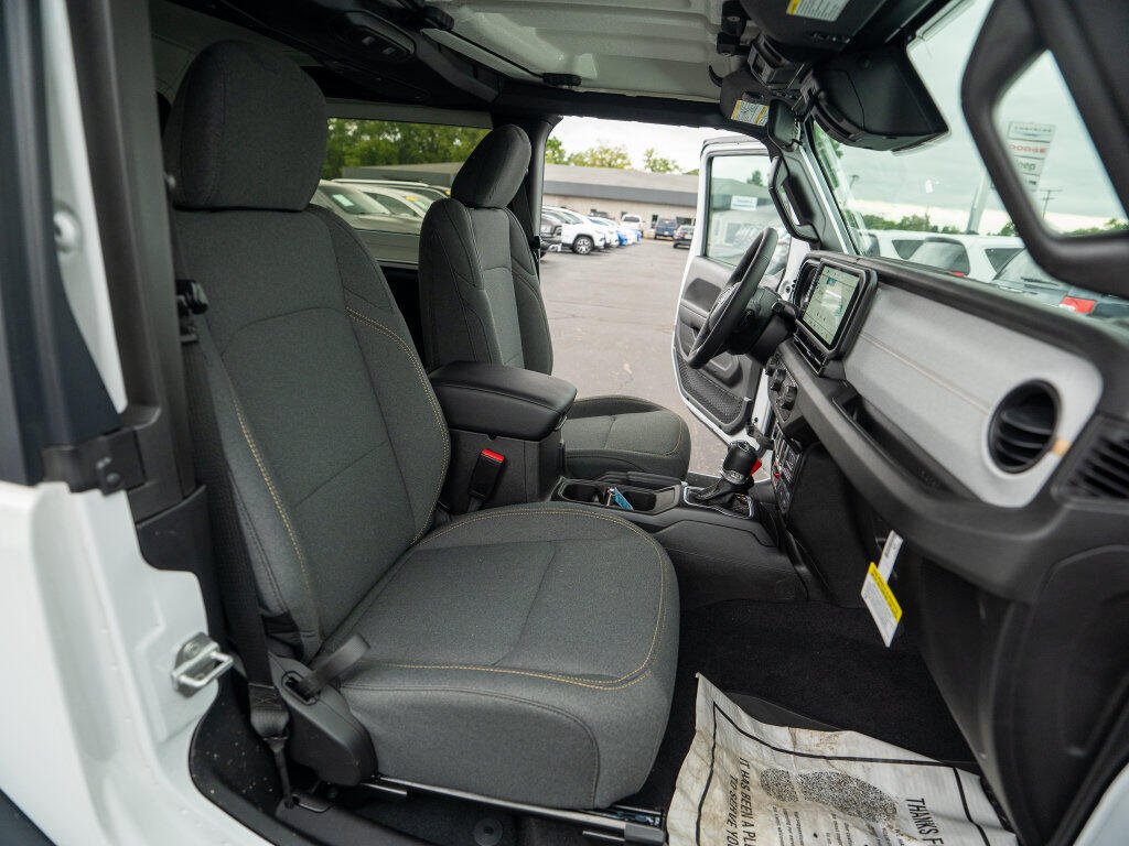 2026 Jeep Wrangler 2-Door Willys - Photo 15