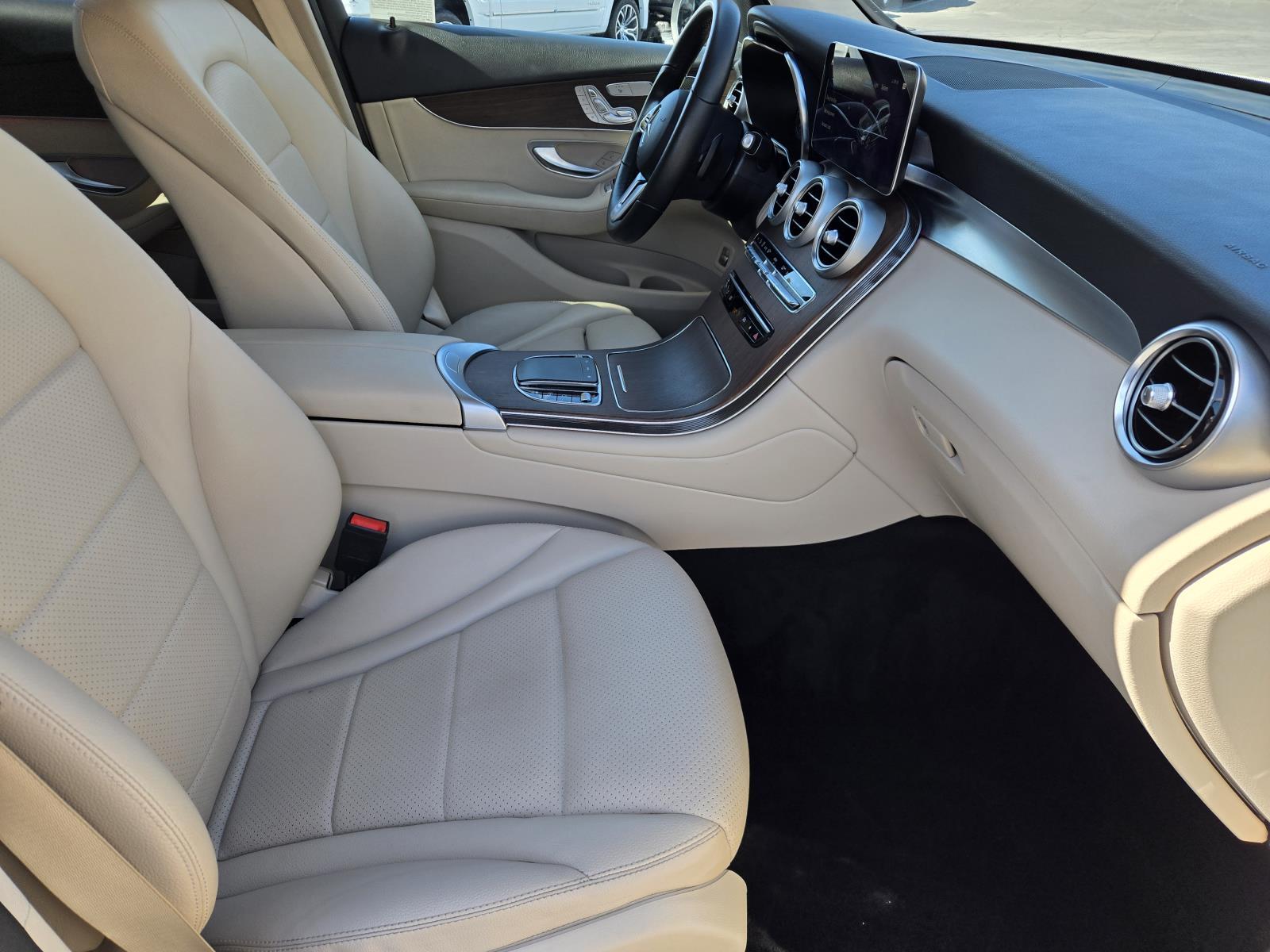 2022 Mercedes-Benz GLC GLC300 - Photo 28