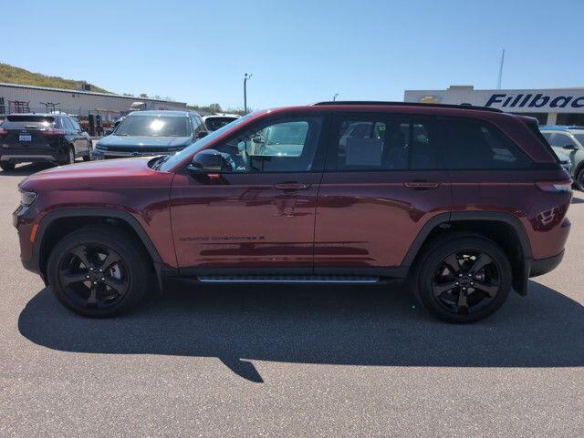 Used 2024 Jeep Grand Cherokee Altitude with VIN 1C4RJHAGXR8915497 for sale in Prairie Du Chien, WI