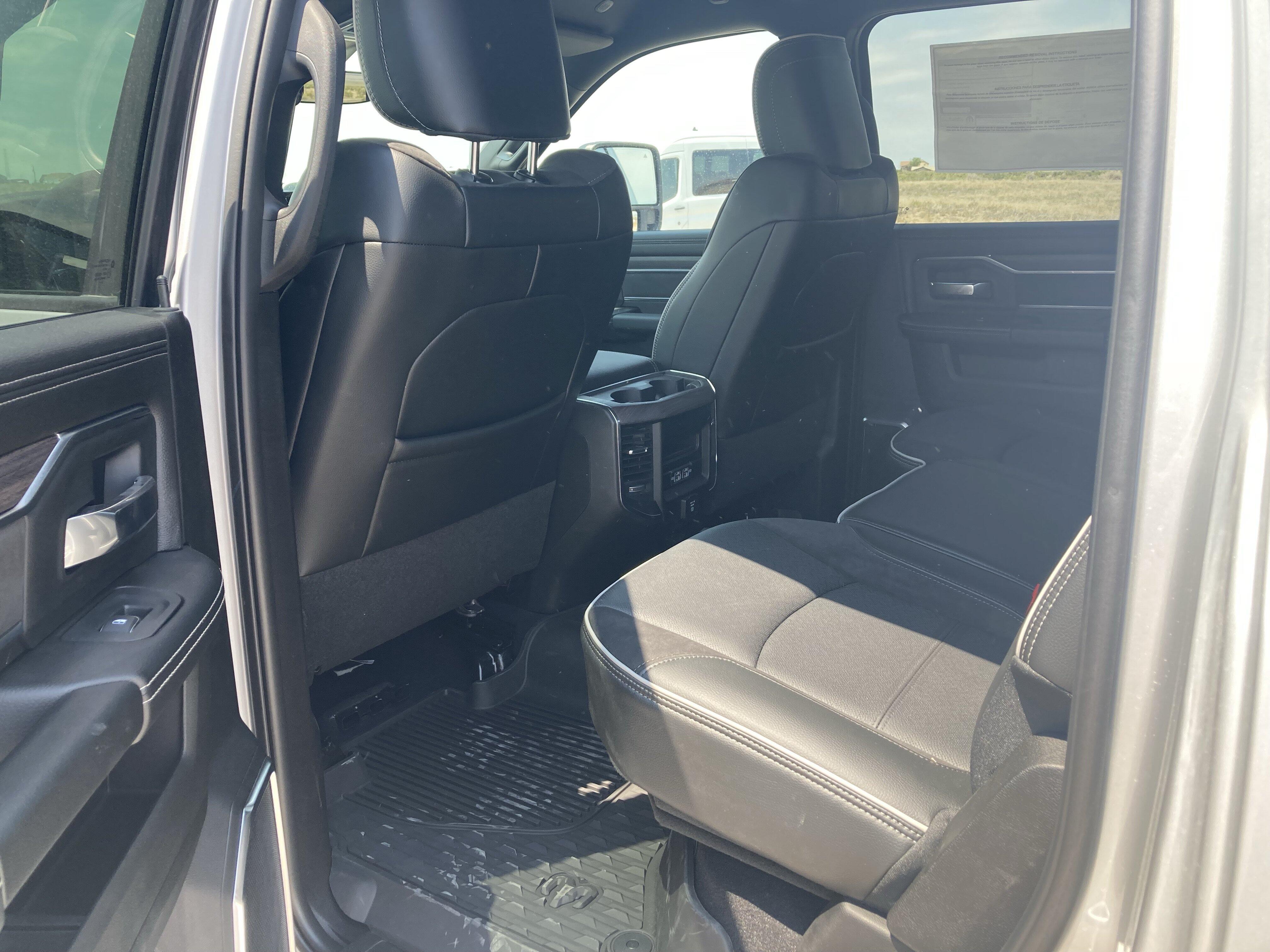 2026 RAM 3500 Laramie - Photo 10