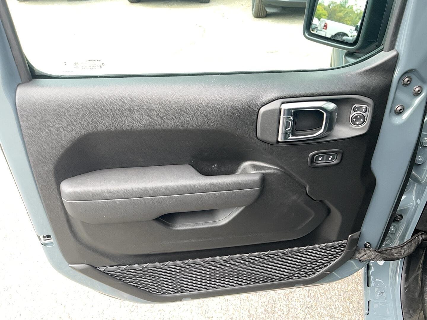 2025 Jeep Wrangler 4-Door Sport S - Photo 11