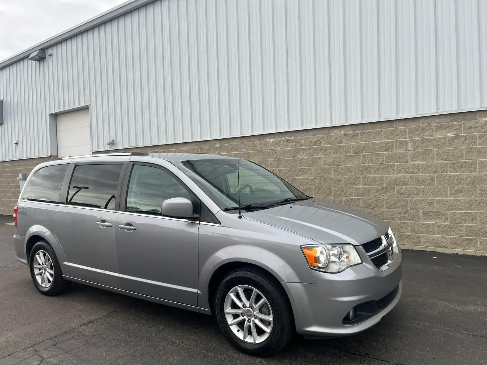 Used 2019 Dodge Grand Caravan SXT with VIN 2C4RDGCG5KR771396 for sale in Wilmington, OH